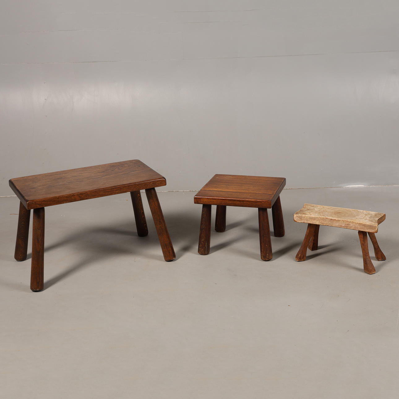 THREE 20TH-CENTURY MILKING STOOLS (3).