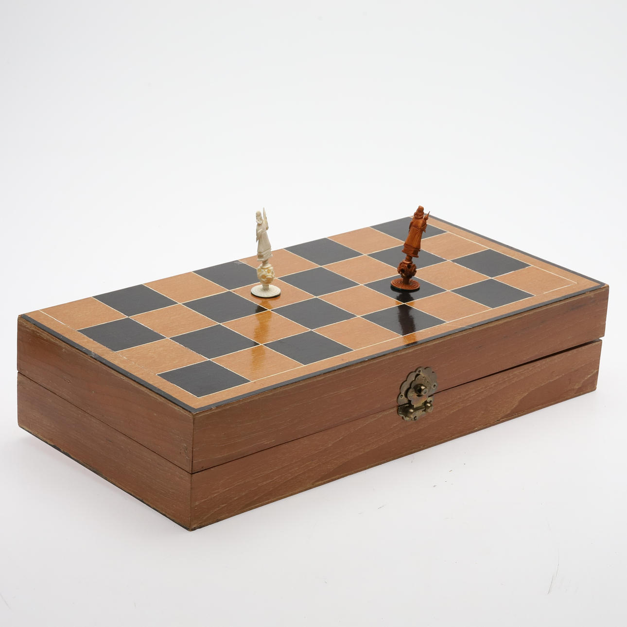CHESSBOARD. Wood and plastic pieces.