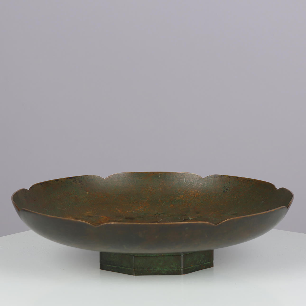 Patinated bronze dish with undulating edge and octagonal base, Art Deco, Denmark, 1920/1930s.