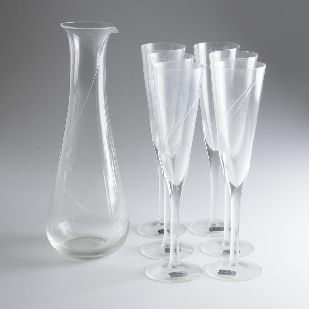 CHAMPAGNEGLAS SAMT KARAFF, 7 delar, "Line", Anna Ehrner, Kosta Boda.