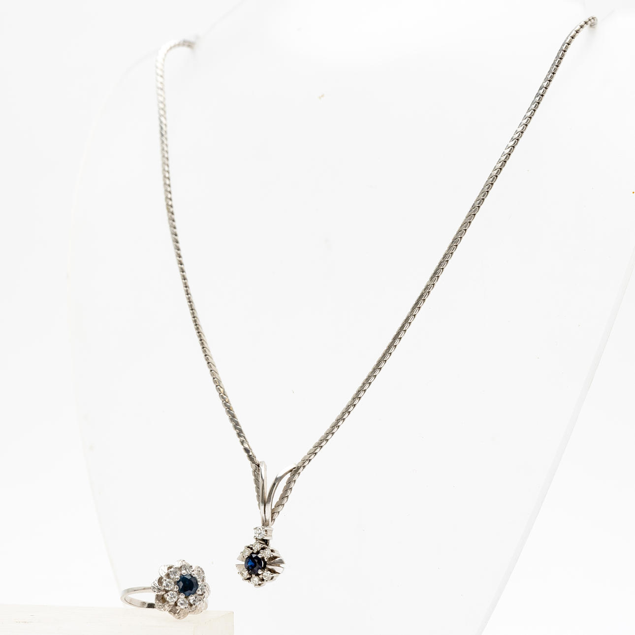 sapphire jewelry set.