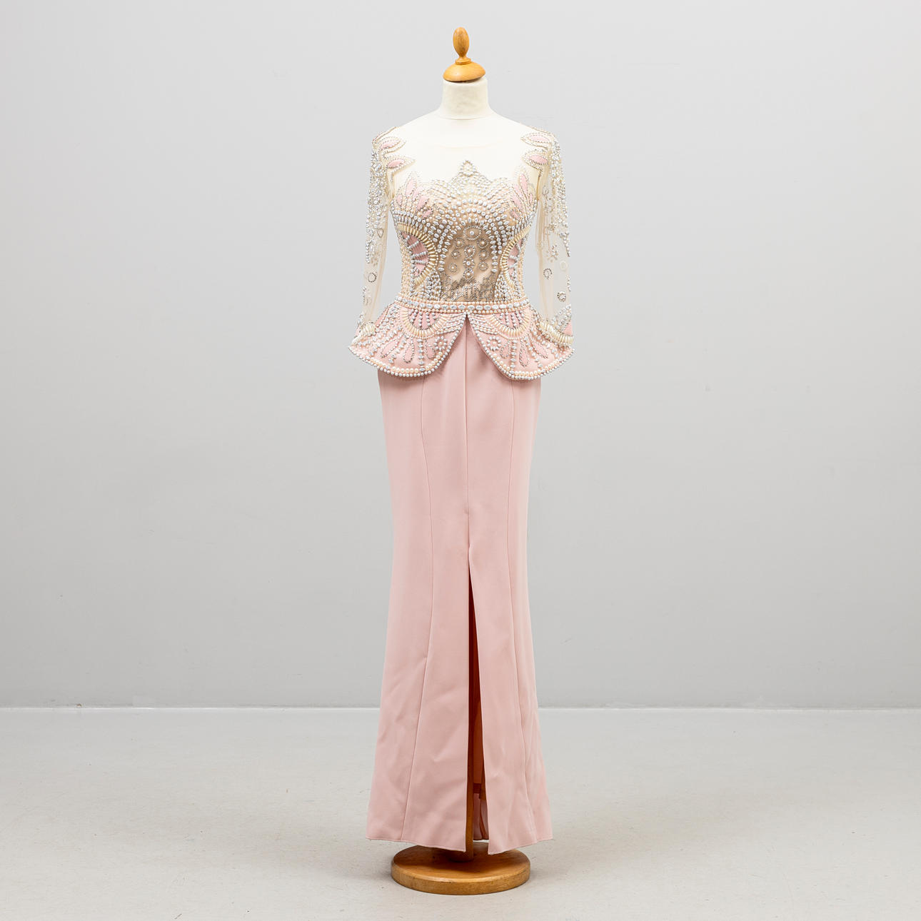 GABY CHARBACHY. AFTONKLÄNNING, storlek 40.