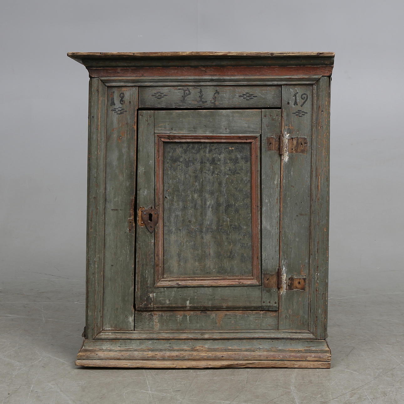 VÄGGSKÅP, allmoge, tidigt 1800-tal.
