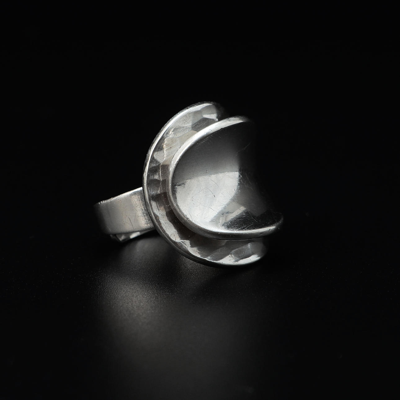 A silver ring, Alton, Falköping, 1972.
