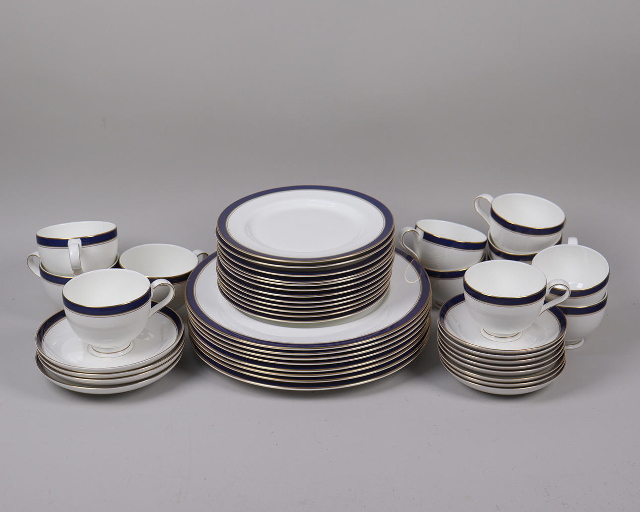TABLEWARE PARTS, “Carl”, Tablecloth, bone china, 44 pieces.