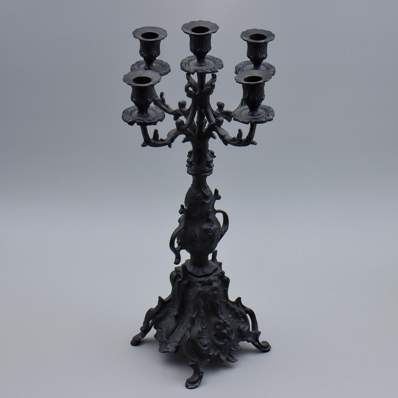 KANDELABER (47,5cm) GJUTJÄRN, 1900-TAL.