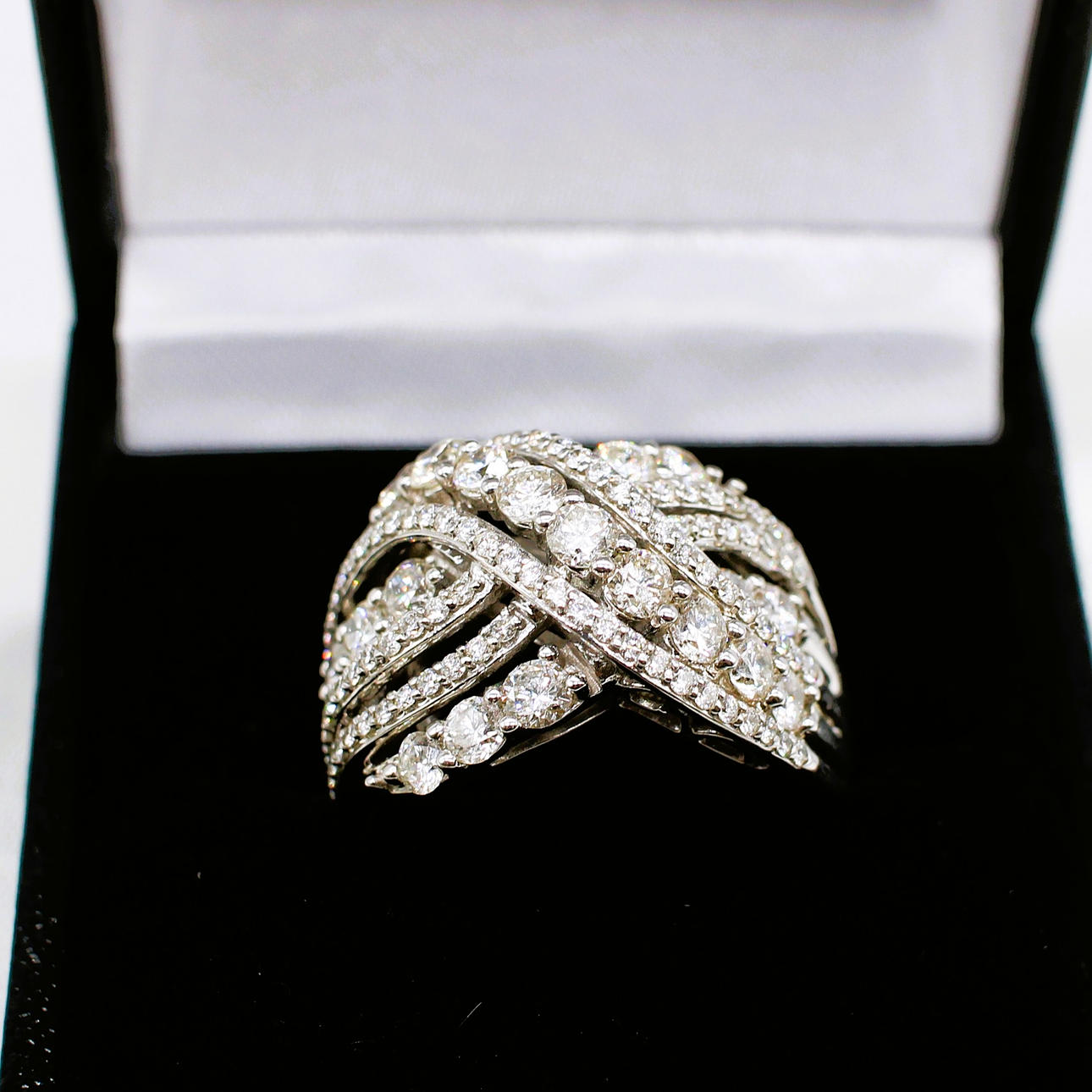 2.00CT DIAMOND CLUSTER RING.