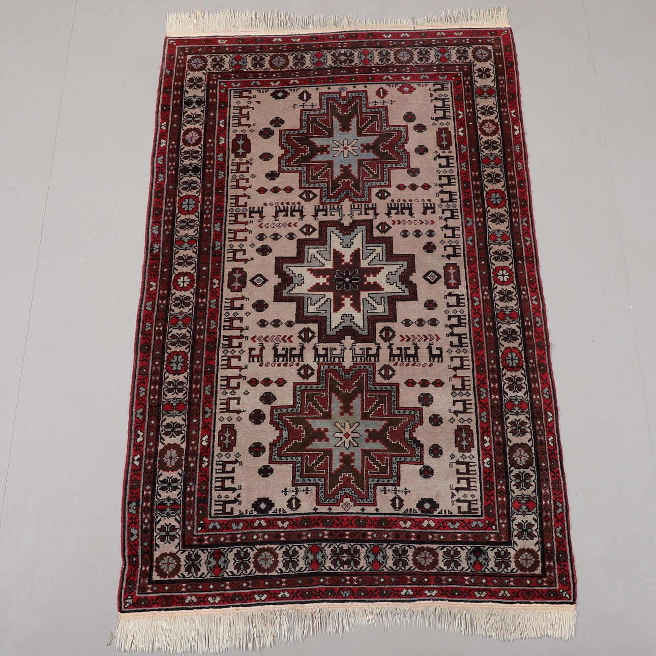 CARPET, oriental, dimensions 208x132 cm.