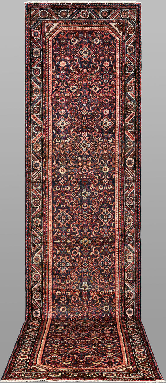 CARPET. Hamada gallery model, 439 x 116 cm.
