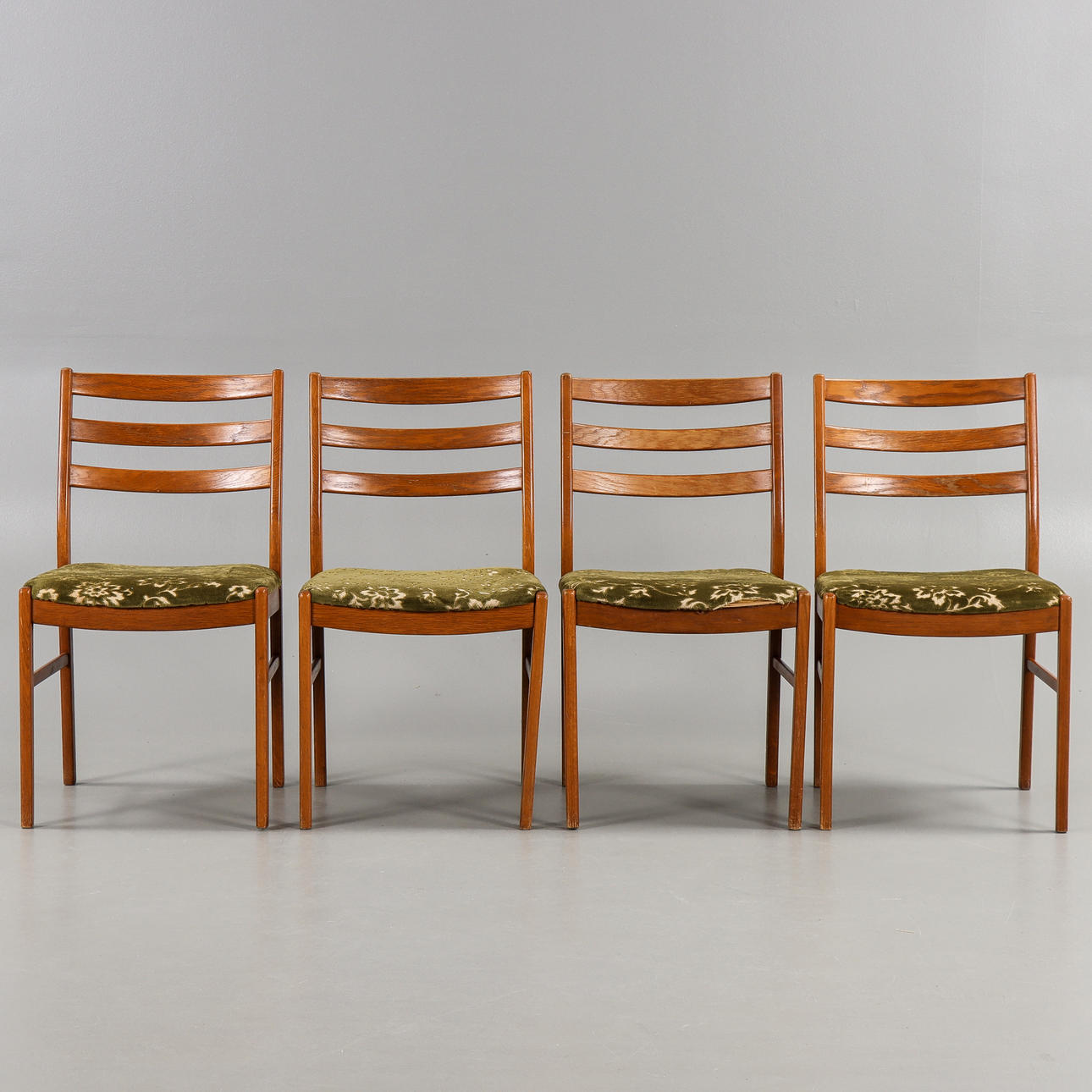 STOLAR 4 stycken, betsad ek, 1960-tal.