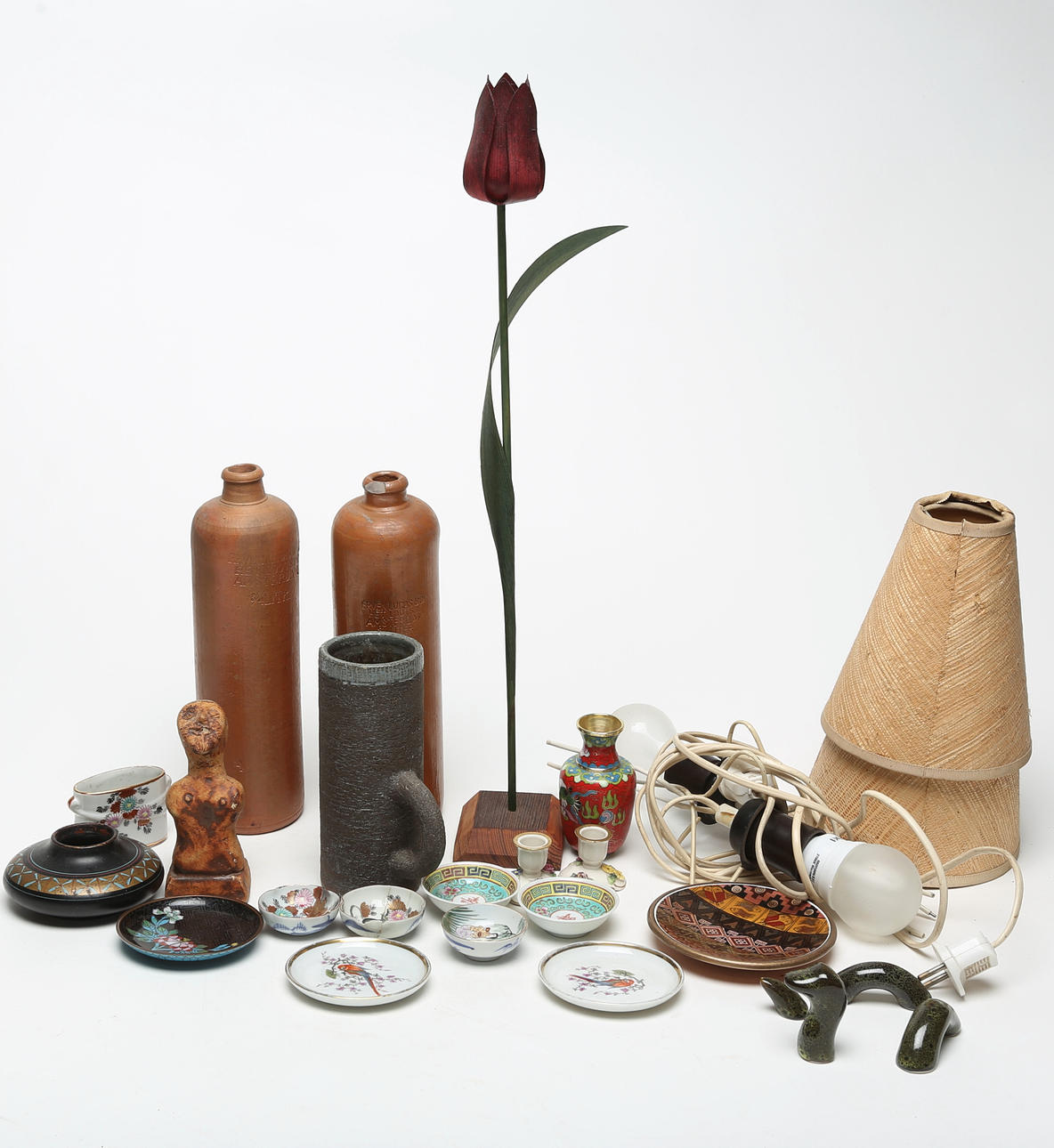 COLLECTION OBJECTS, 27 pieces, including cloissone.