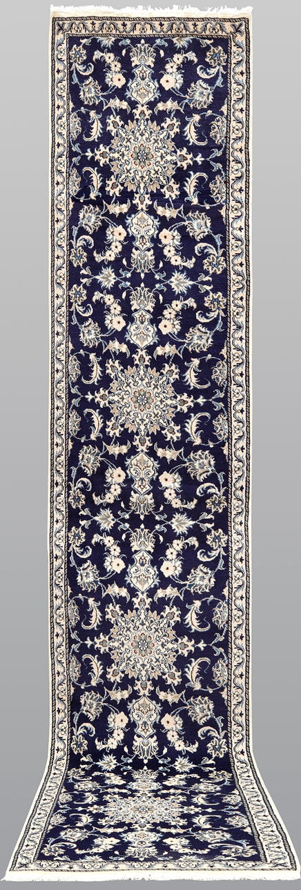 CARPET. Nain gallery model, 395 x 78 cm.