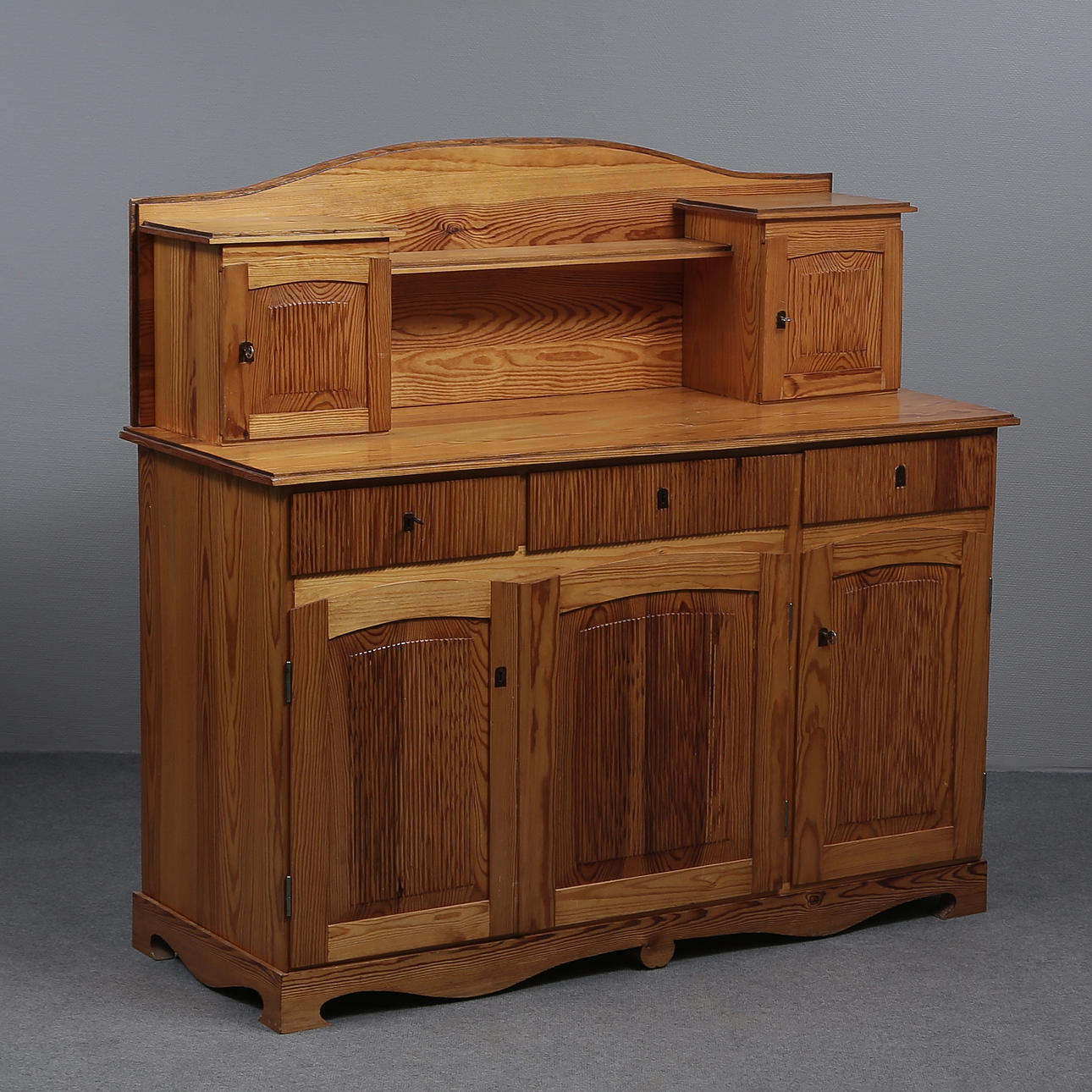 SIDEBOARD ON PLINTH, SOLID PINE, CABINETMAKER ÖLAND, MADE C. 1950.