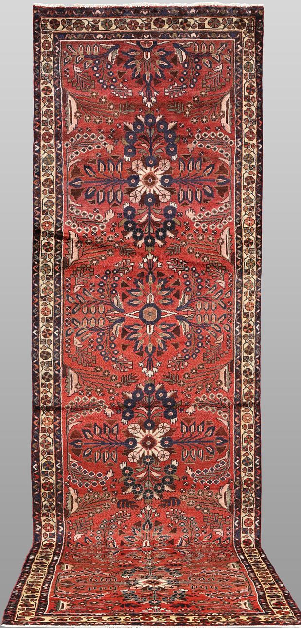 MATTA. Hamadan gallerimodell, 415 x 110 cm.