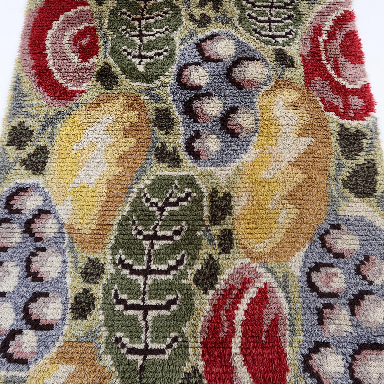 RYAMATTA, oidentifierad formgivare. Ca 117 x 198 cm.