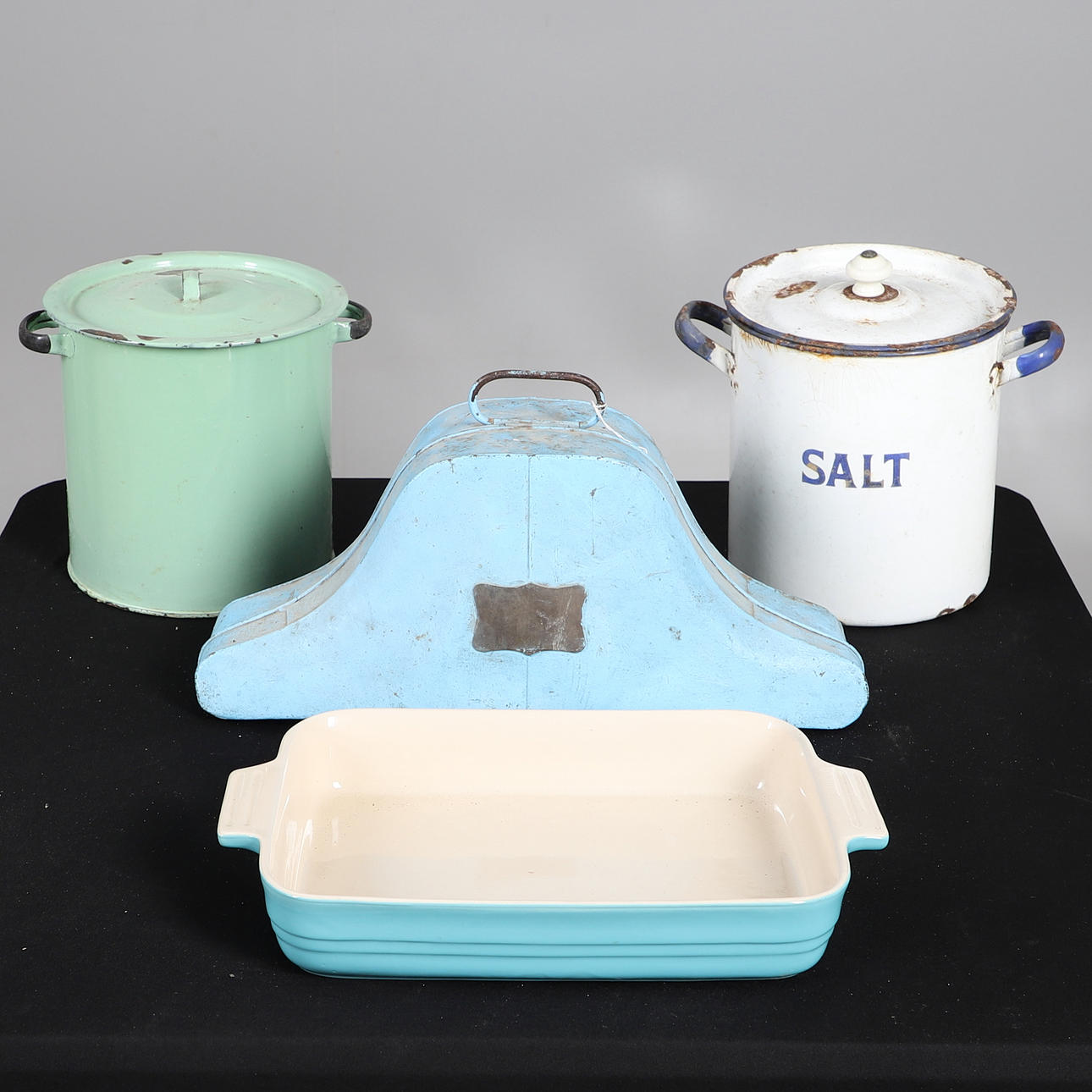 BICORN HAT CARRYING CASE WITH OTHER METALWARE.