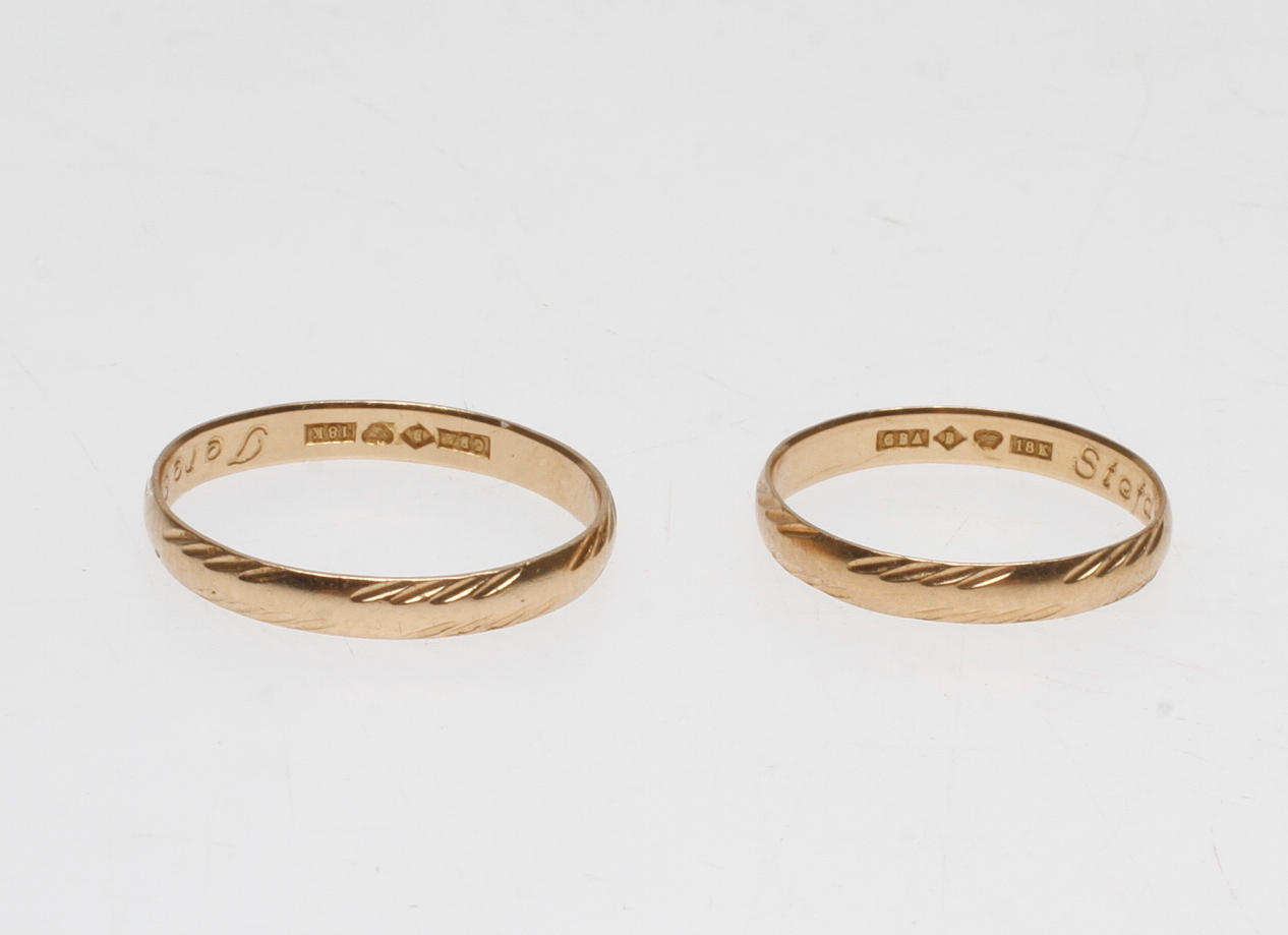 RINGAR, 2 st, 18k guld, vikt ca 3,6 gr.