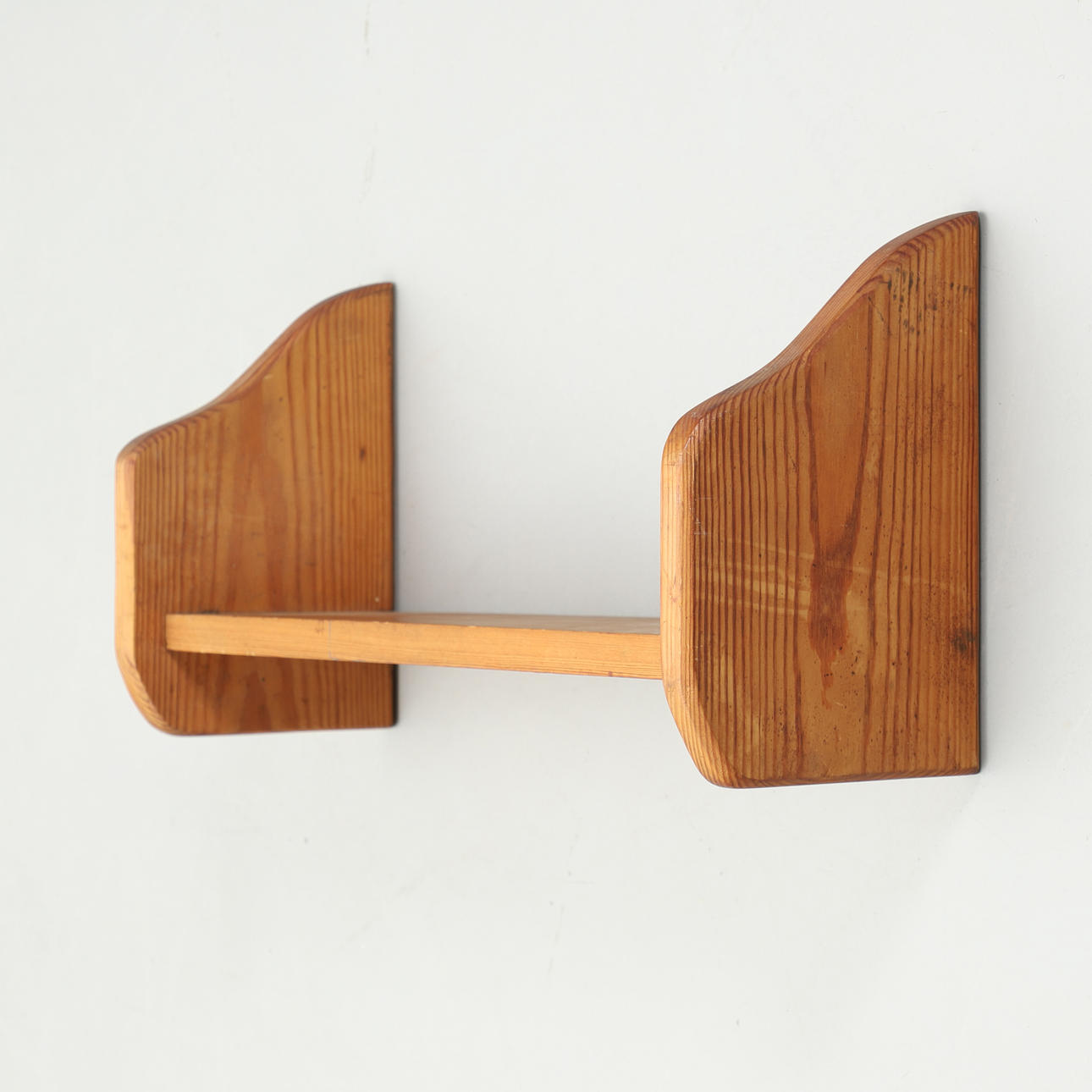 A 1930s solid pine shelf, sports cottage model.