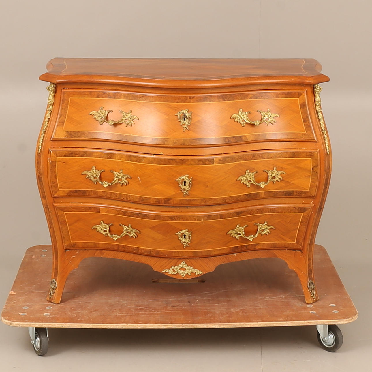 BYRÅ, rokokostil, tidigt 1900-tal.