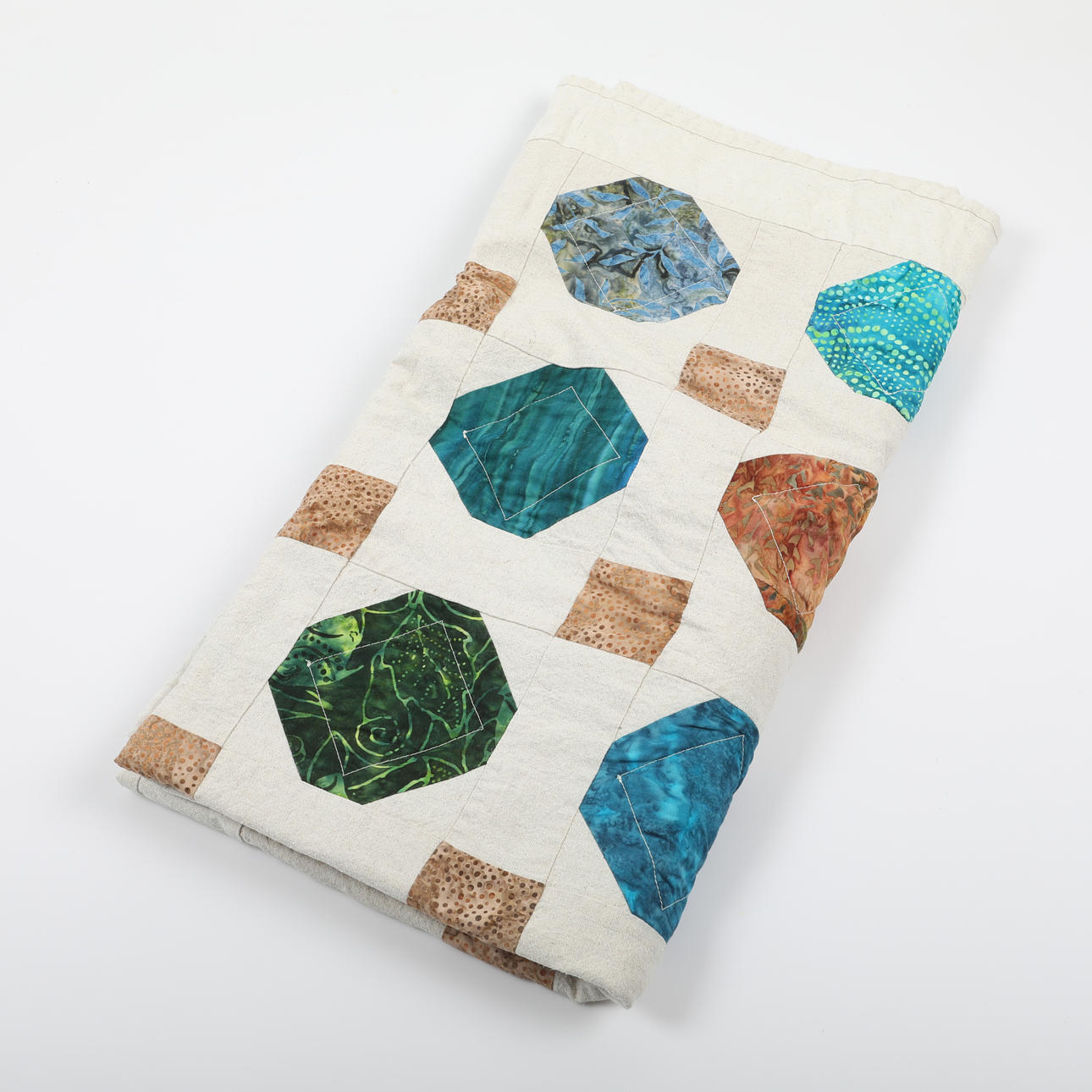 QUILT, patchwork technique in linen/cotton.