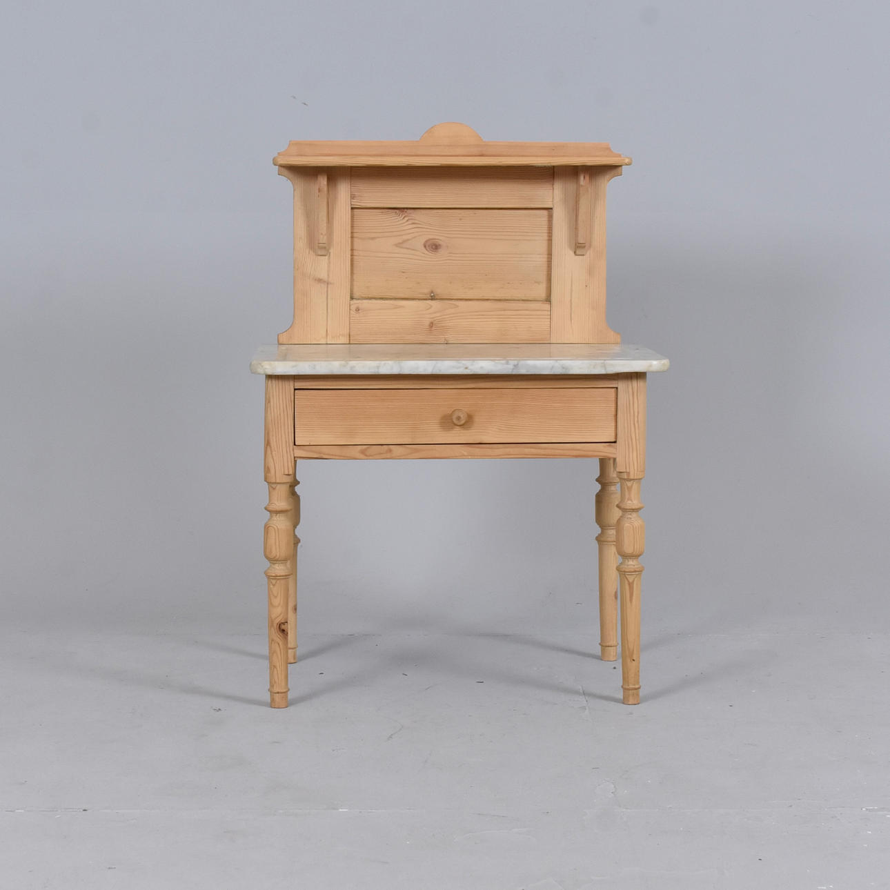 Side table, tilted furrow with marble top.
