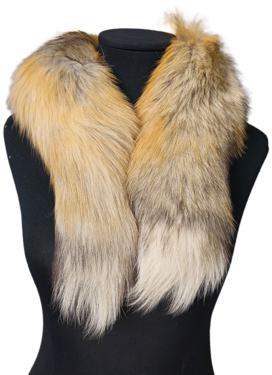 FOX COLLAR IN BROWN AND TAN TONES.