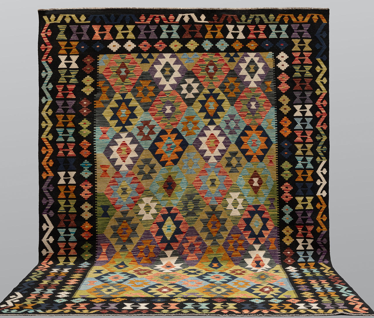 CARPET. Kelim classic design, 304 x 206 cm.