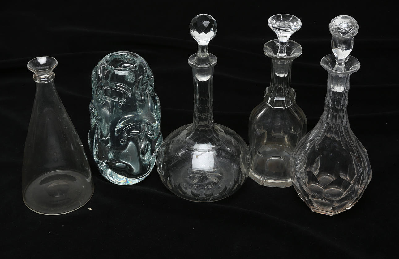 KARAFFER och VAS, totalt 5 delar, glas.