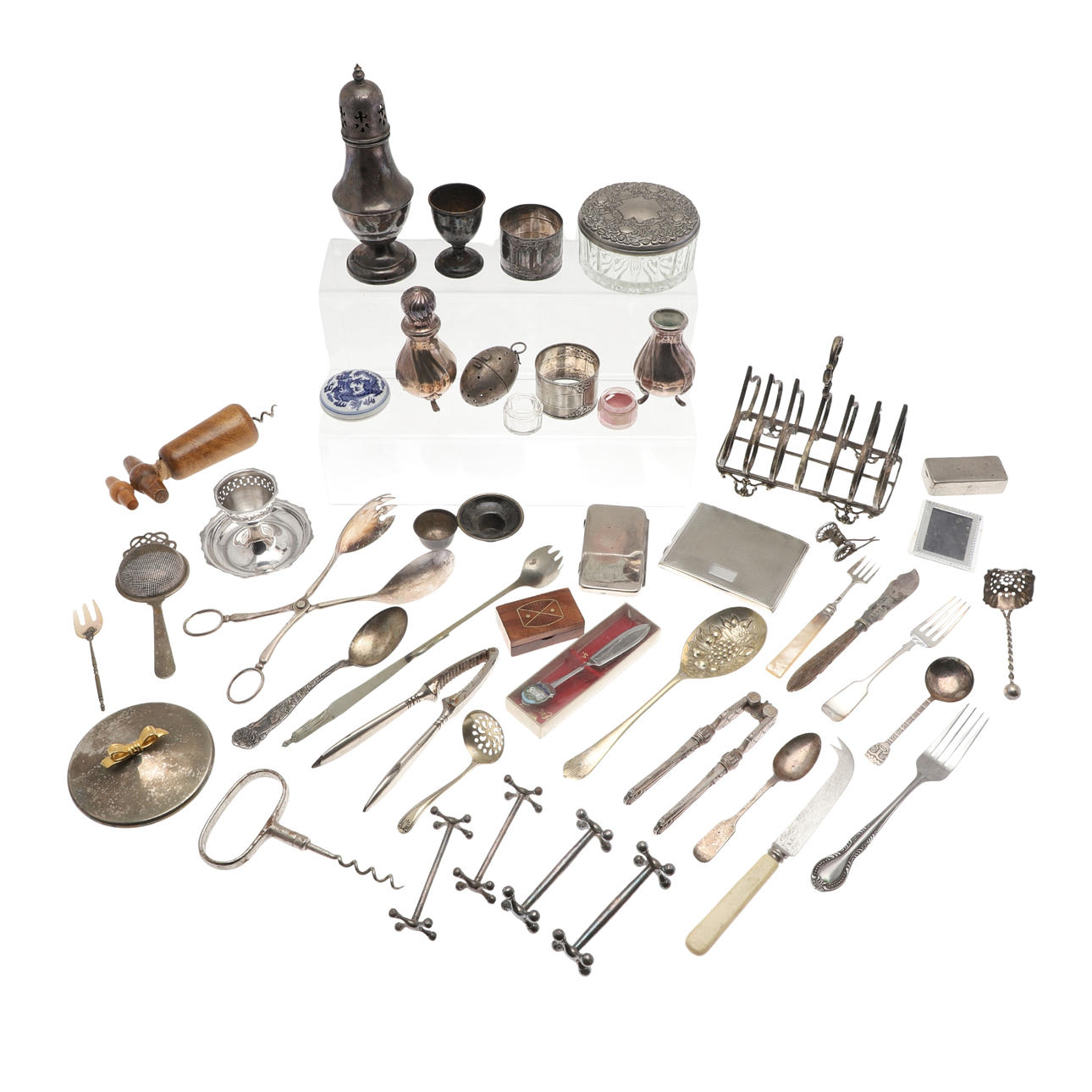 AN ASSORTED COLLECTION OF SILVER PLATE.