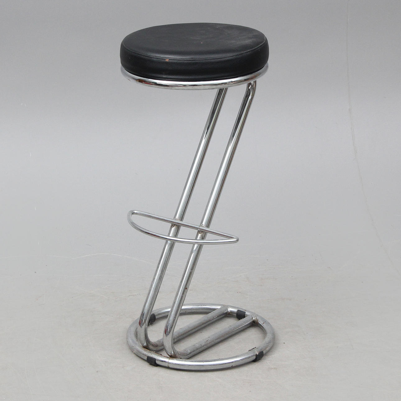 BAR STOOL, Z-shaped.