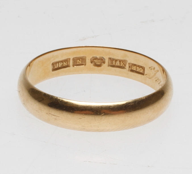 RING, 18k guld, vikt ca 5,4 gr.