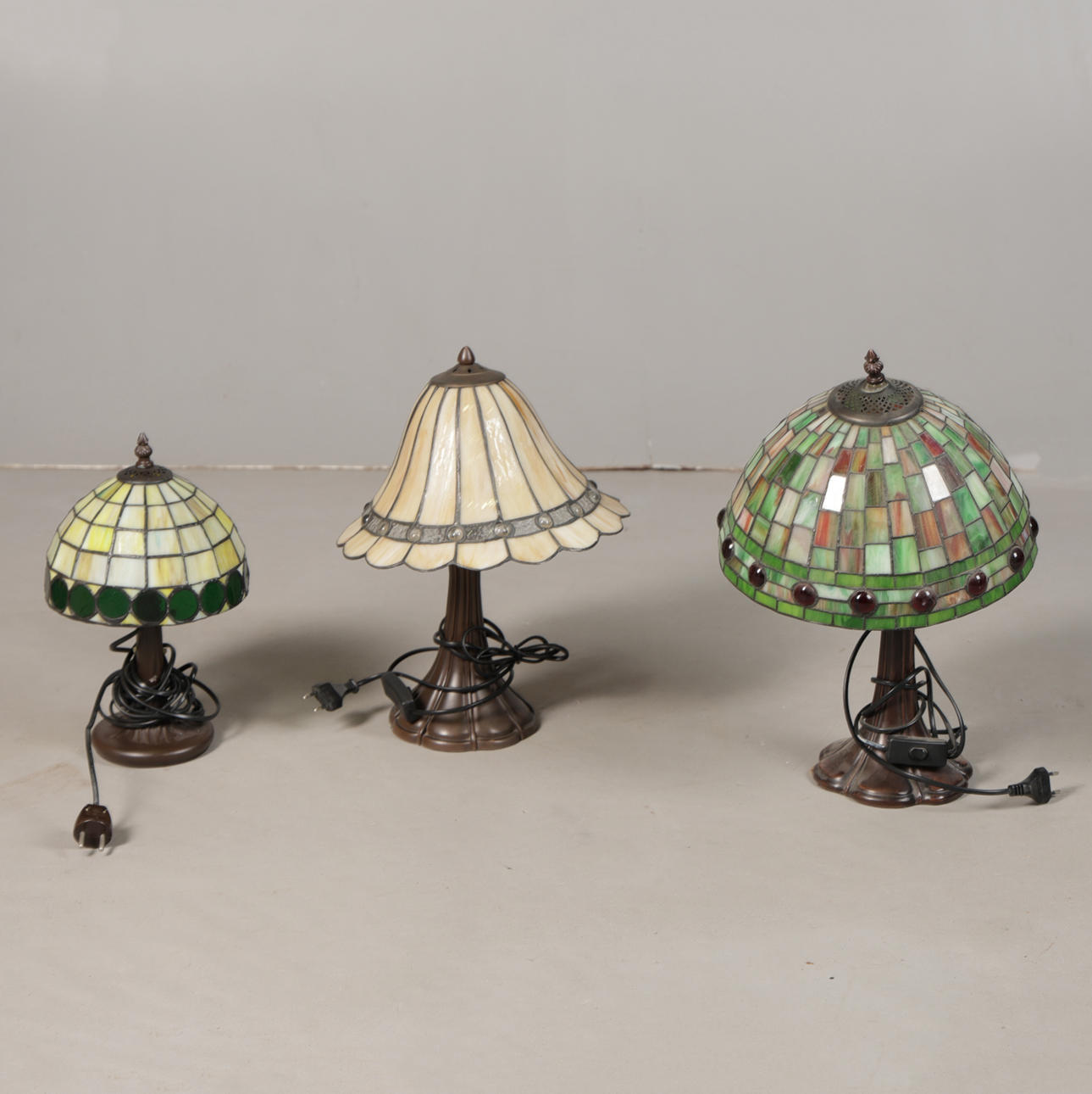 THREE VARIOUS TIFFANY-STYLE TABLE LAMPS (3).