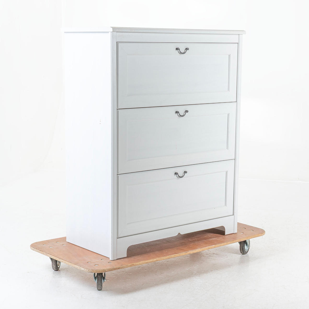 BYRÅ, 3 - lådig, samtida tillverkning.