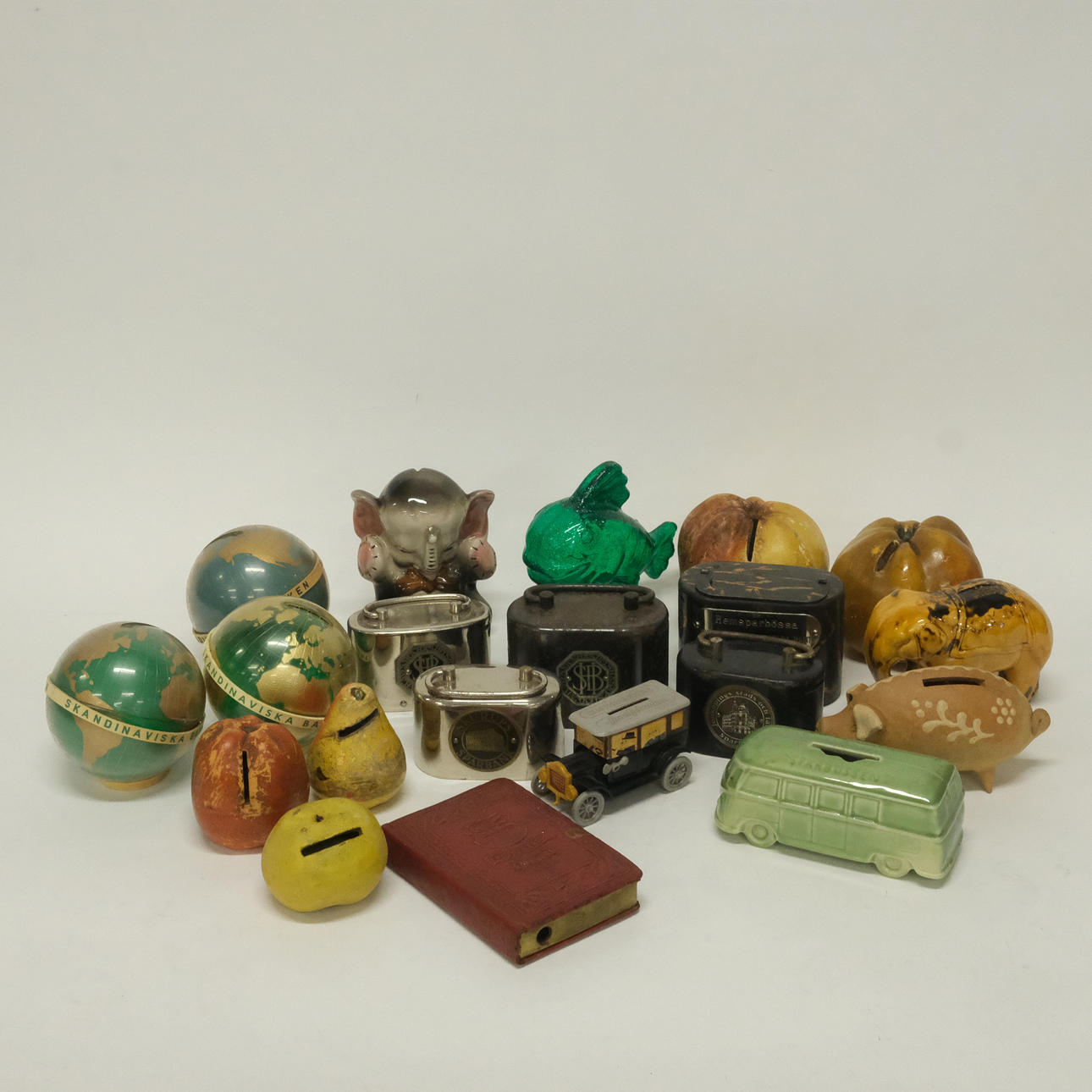 SAMLING SPARBÖSSOR, PORSLIN, METALL, PLAST.