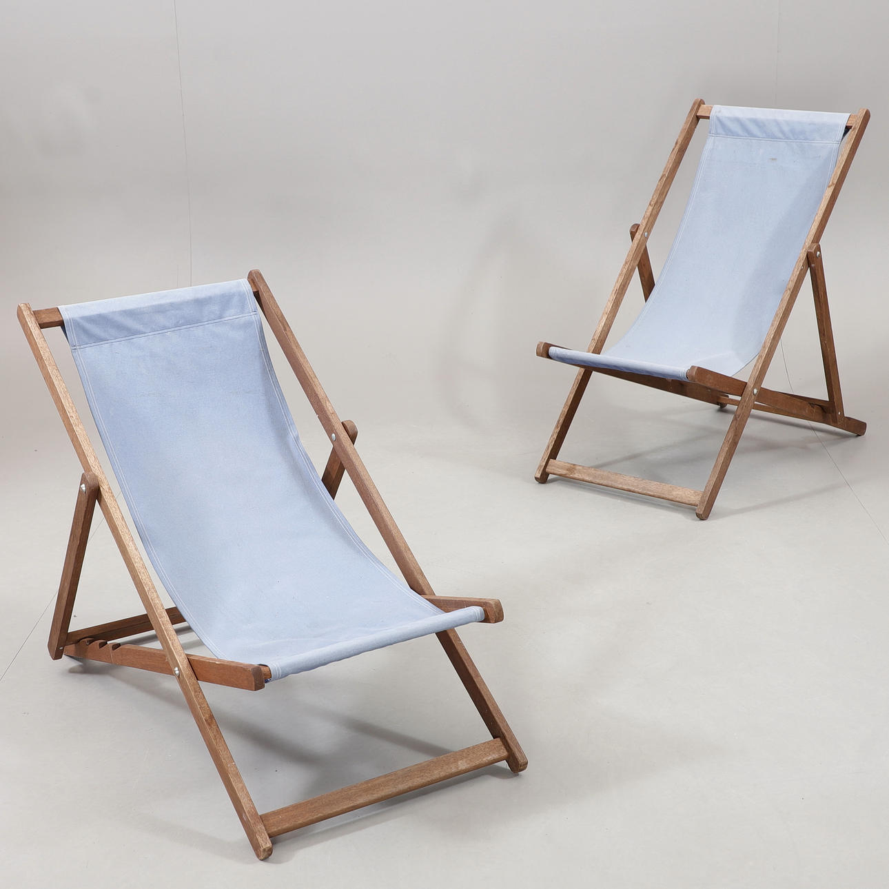 SOLSTOLAR, 2 st, trä/tyg, 1970-tal.