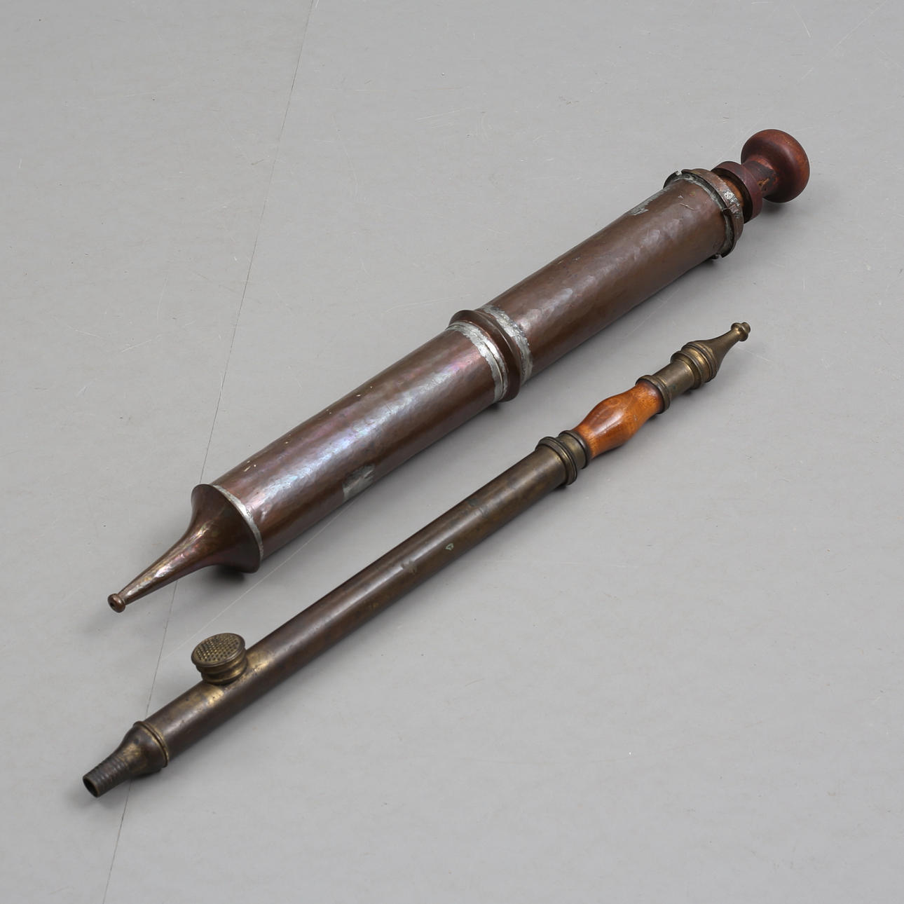 BRANDSPRUTOR, 2 st, mässing/koppar, 1800/1900-tal.