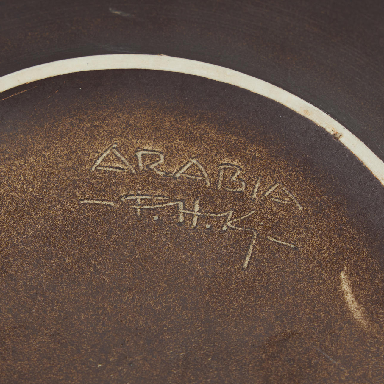 FRIEDL HOLZER-KJELLBERG. A dish. Signed Arabia - F.H.K. Ceramics