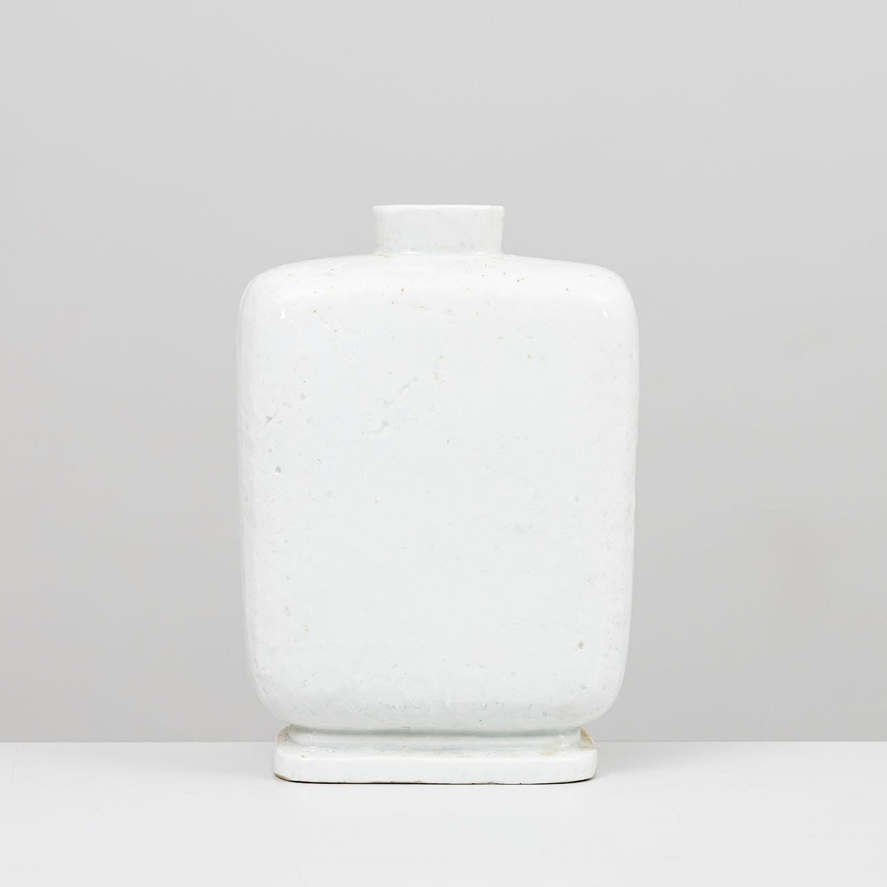 GUNNAR NYLUND. A vase, chamotted stoneware, Rörstrand, 1930s.