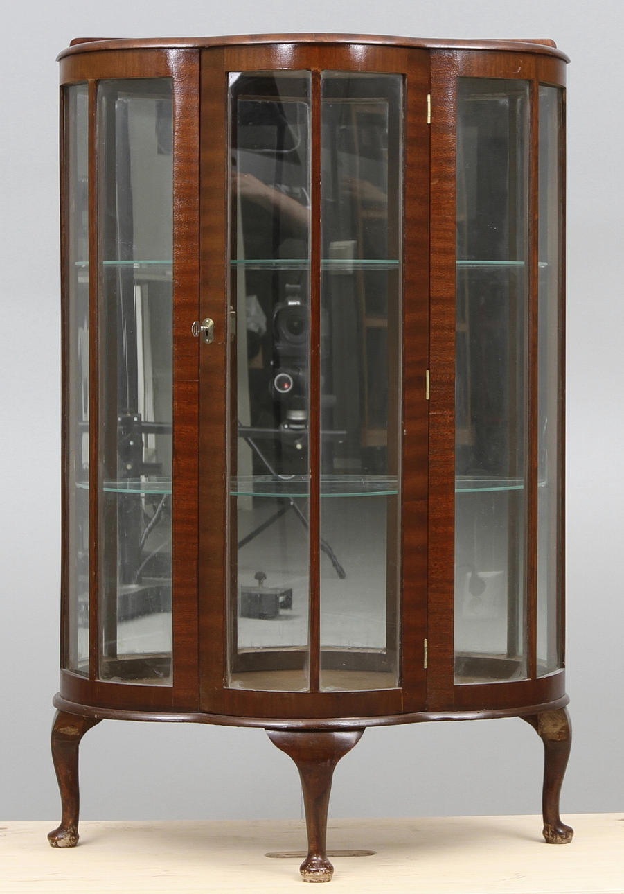 VITRINSKÅP, rokokostil, 1900-talets senare hälft.