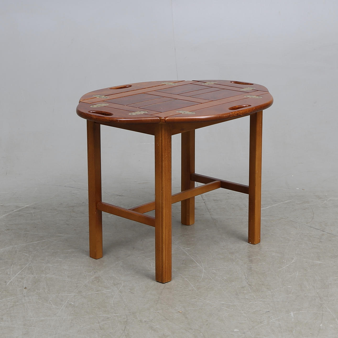 BORD, så kallat Butler tray, 1900-tal.