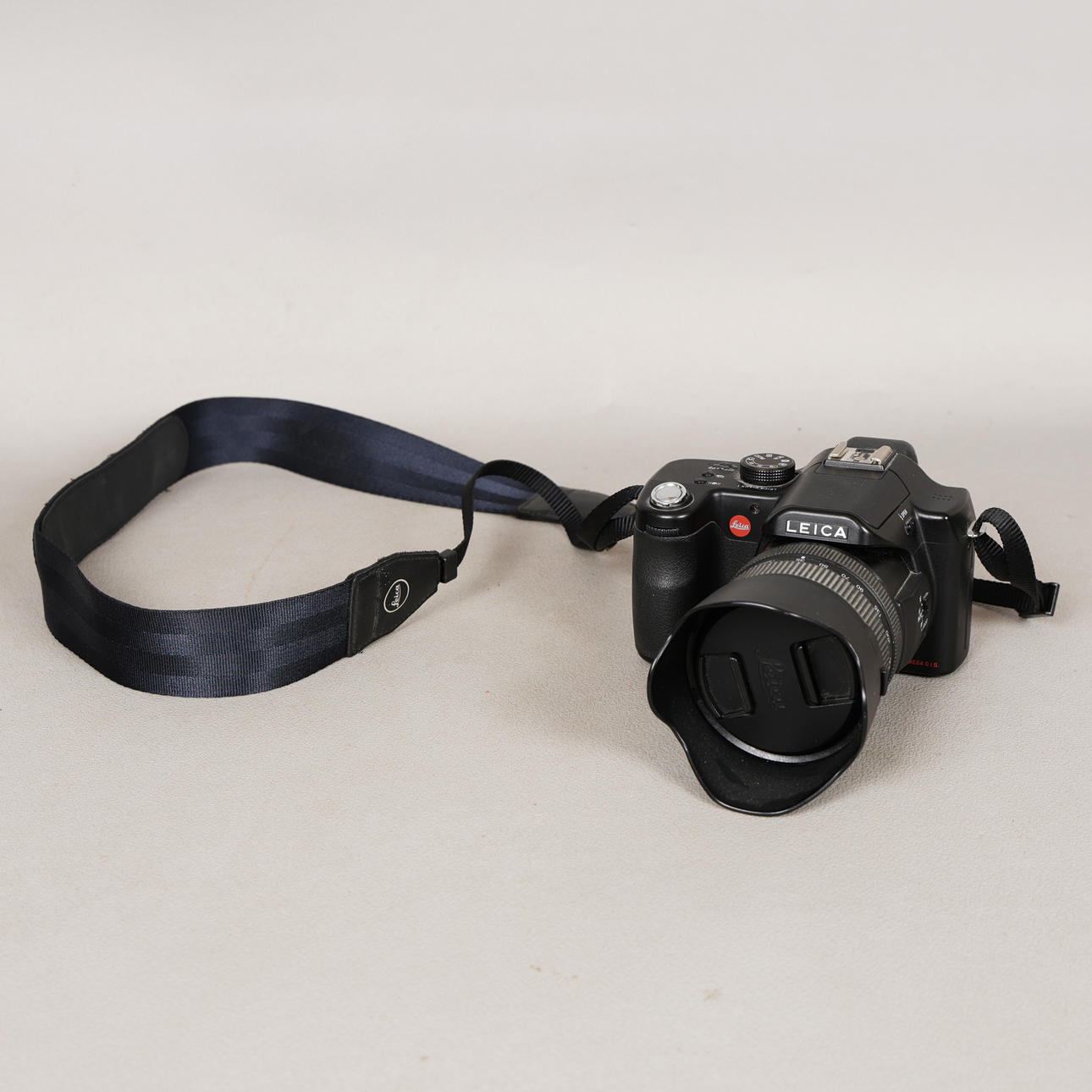 LEICA V-LUX 1 DIGITAL CAMERA.