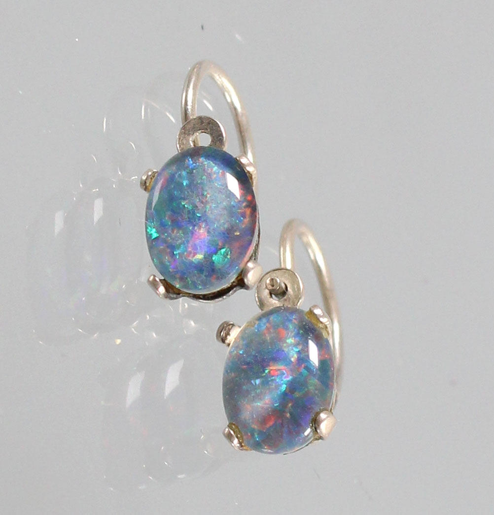 ELEGANT OPAL EARRINGS in 835 silver.