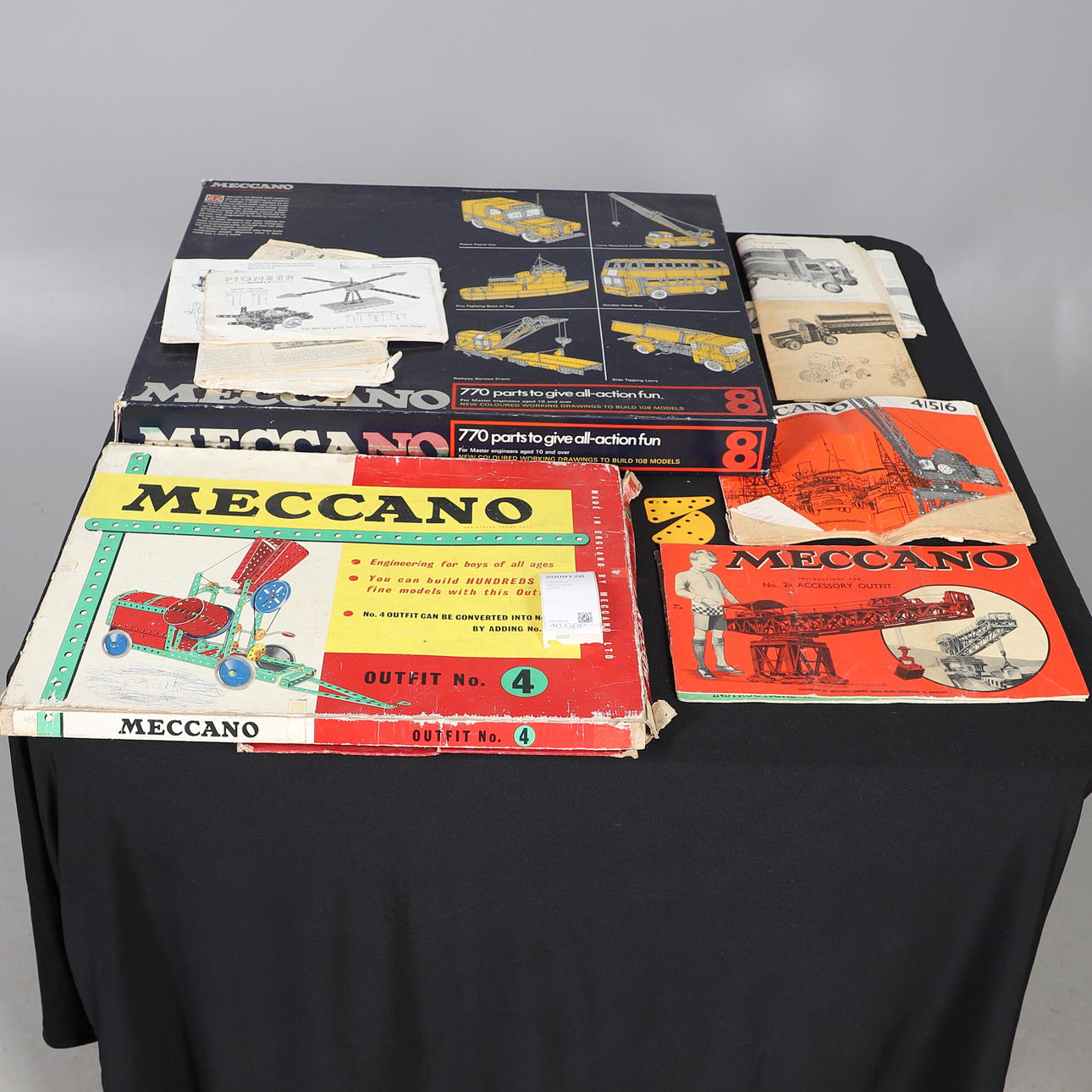 VARIOUS MECCANO SETS.