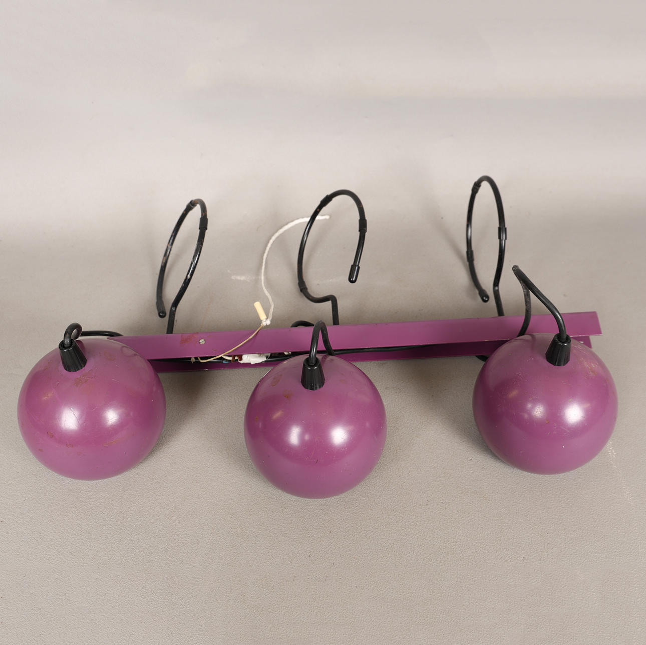 A 20TH CENTURY CEILING LIGHT.