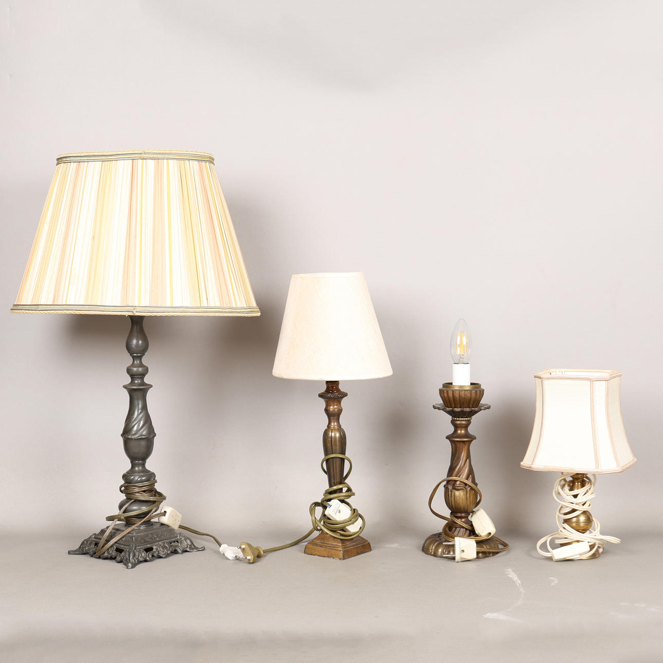 FOUR 20TH-CENTURY LAMPS (4).