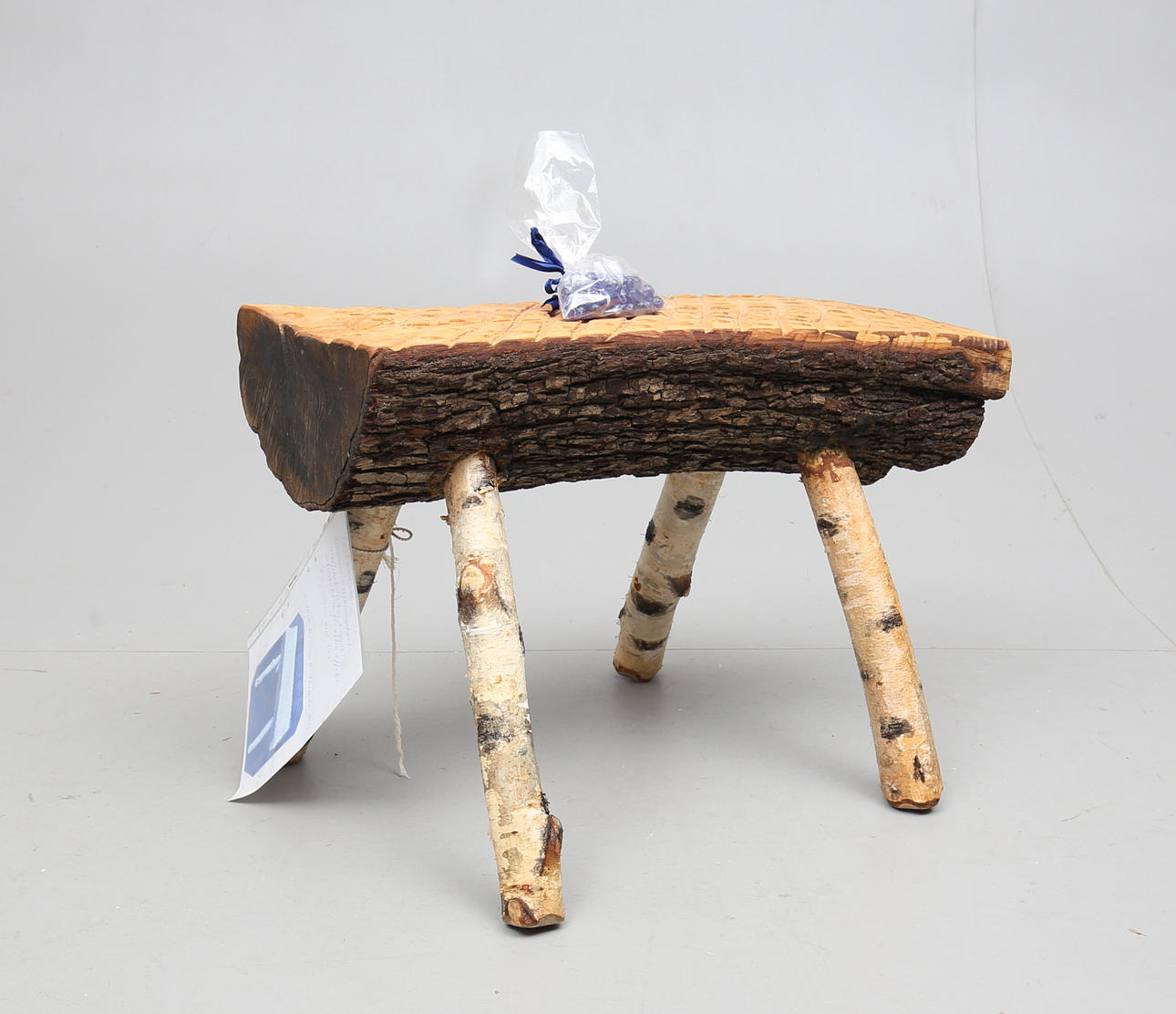 TRÄDGÅRDSBÄNK, päron samt björk, signerad Leif Salomonsson.