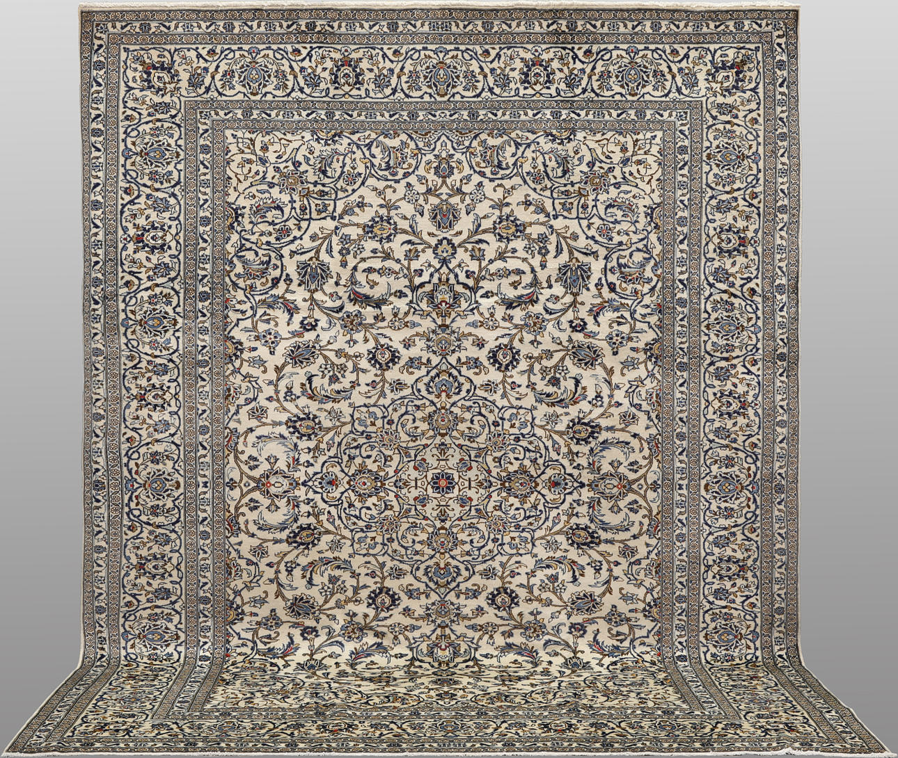 ORIENTMATTA. Ljus Keshan, 340 x 245 cm.