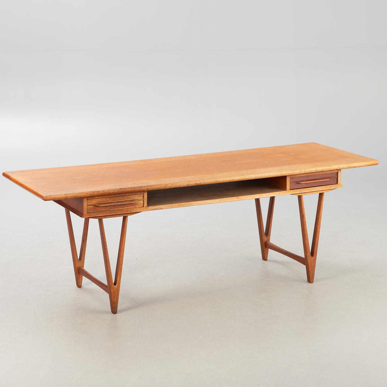 EW Bach, sofa table model 32 for Toften, Denmark, 1960s.