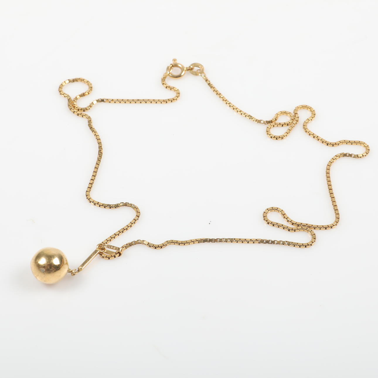 PENDANT WITH CHAIN, 18 K gold.