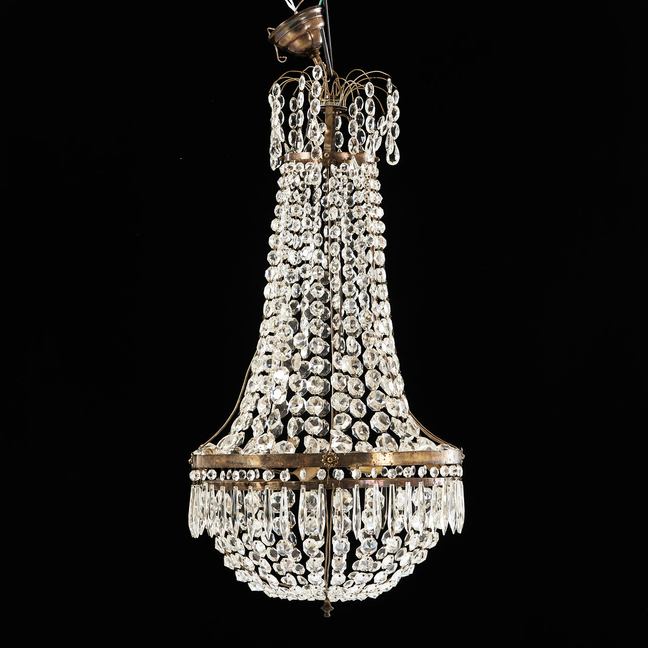 CHANDELIER, 4 light points, 20th century different cut prisms.